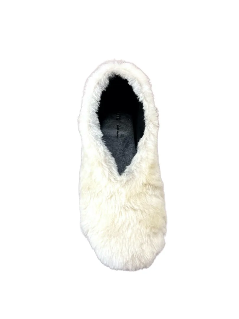 Khaite White shearling ballerina flats. Size: 38